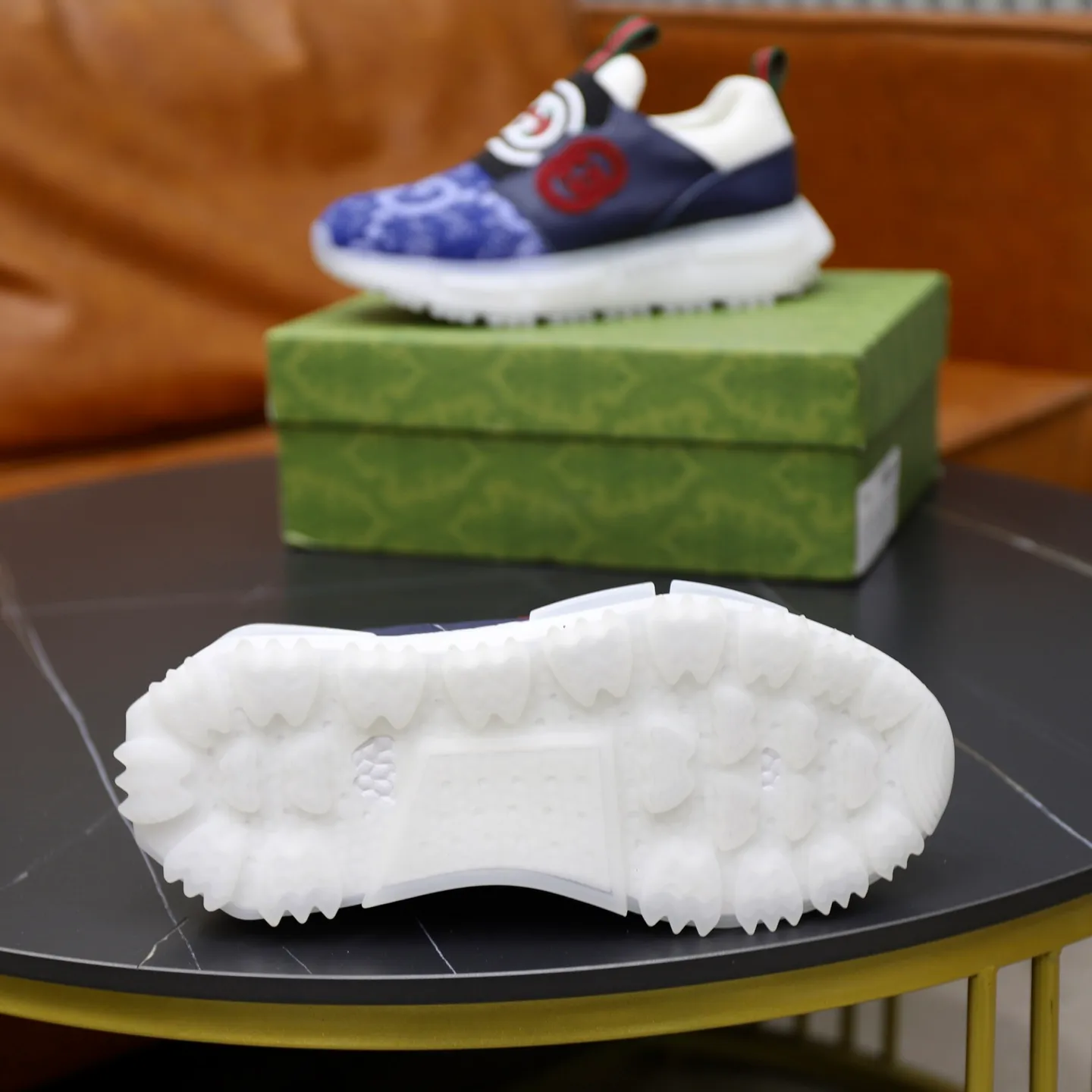 Ex-factory price: 462💰🙅‍♂️🙅‍♂️🙅‍♂️ Brand: GUCCI Standard code: 38-44 (45 customized) Grade: Same as the official website Material: Original cowhide material spliced with brand cloth Comfortable and breathable lining Lightweight and wear-resistant sports outsole Style category: Men's fashionable casual shoes Running sports shoes Distinguished luxury brand elements Top luxury color: actual picture color